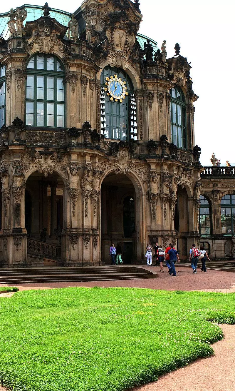 Dresdner Zwinger als Standort der Porzellansammlung