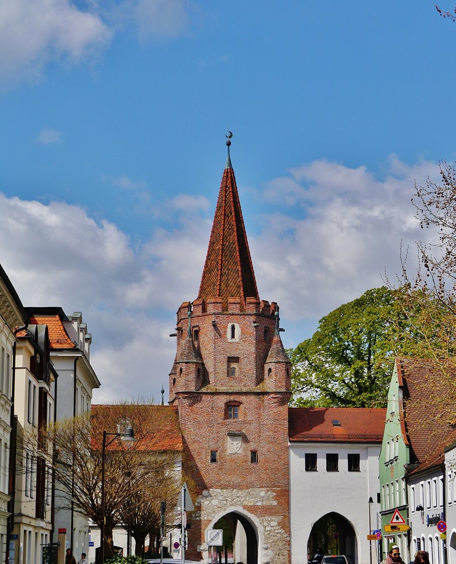 Das spätmittelalterliche Kreuztor als Teil der historischen Stadtbefestigung Ingolstadts
