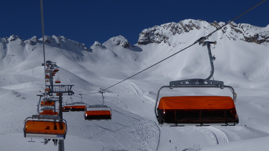 Gondeln am Zugspitzplatt im März