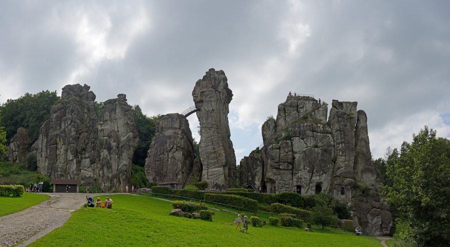 Die Externsteine bei Horn-Bad Meinberg, von Nordosten gesehen