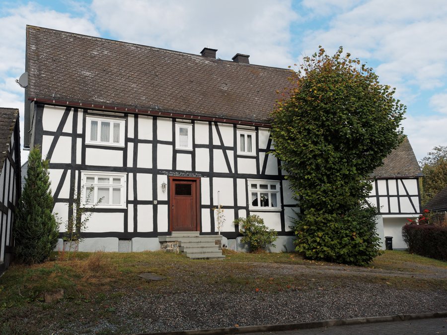 File:Hallenberg-Liesen Dorfstraße 13.jpg