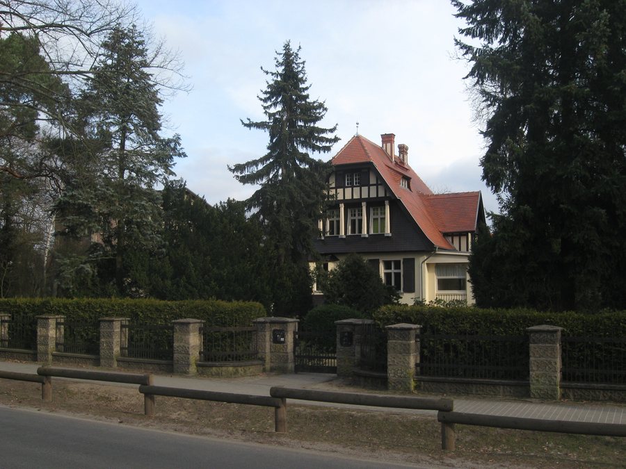 File:Oranienburg-Lehnitz, Friedrich-Wolf-Straße 15.jpg