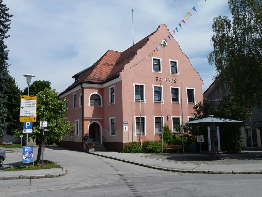 File:Rathaus Schöllnach.JPG