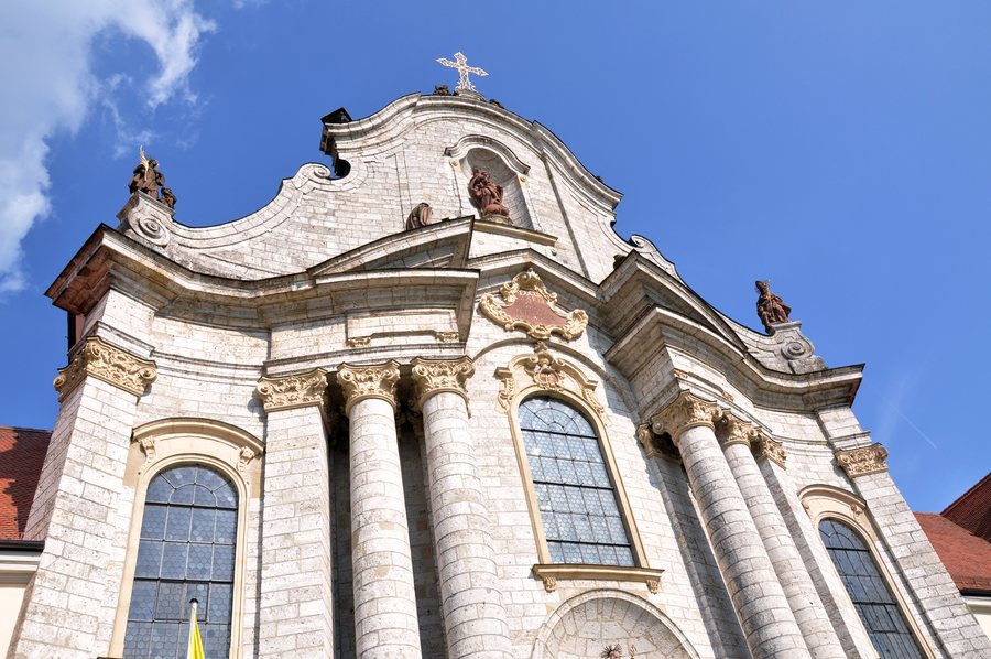 L'église de l'abbaye de Zwiefalten, détail de la façade