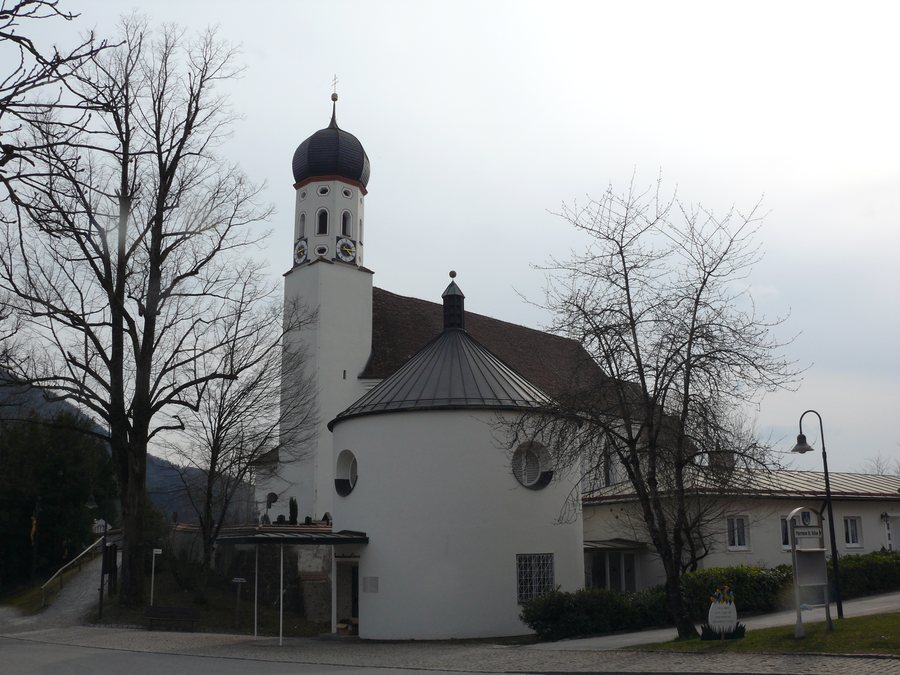 Bad Heilbrunn - Brunnenhaus und Kirche - 2022-03-29 - 914a.jpg