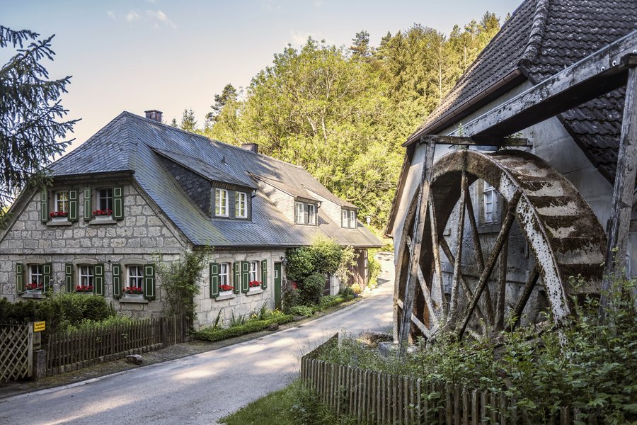 Heroldsmühle, outbuilding and mill wheel, Heiligenstadt i.OFr.