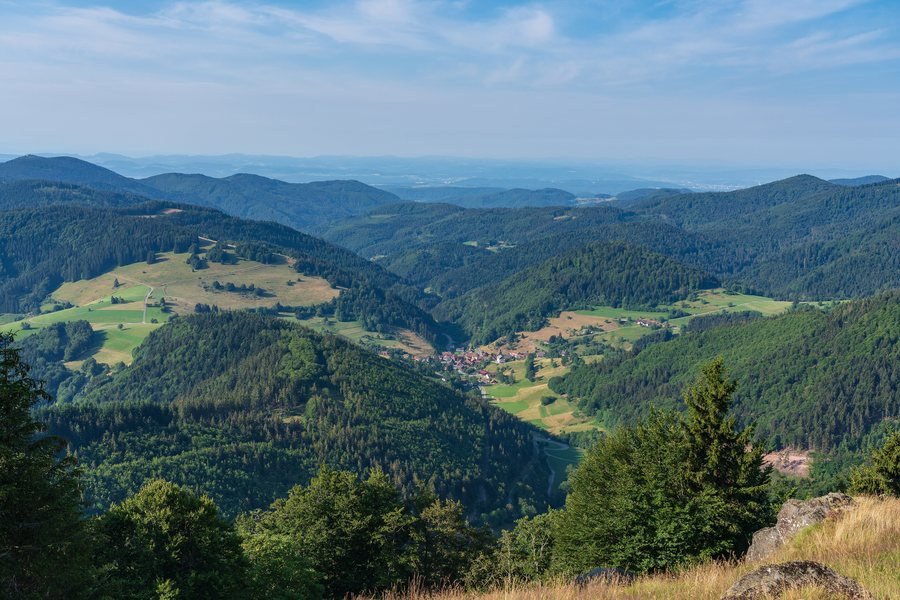 File:Kleines Wiesental - Neuenweg - Blick auf Neuenweg vom Belchen.jpg