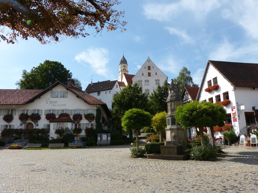 File:Bad Grönenbach Marktplatz 01.JPG