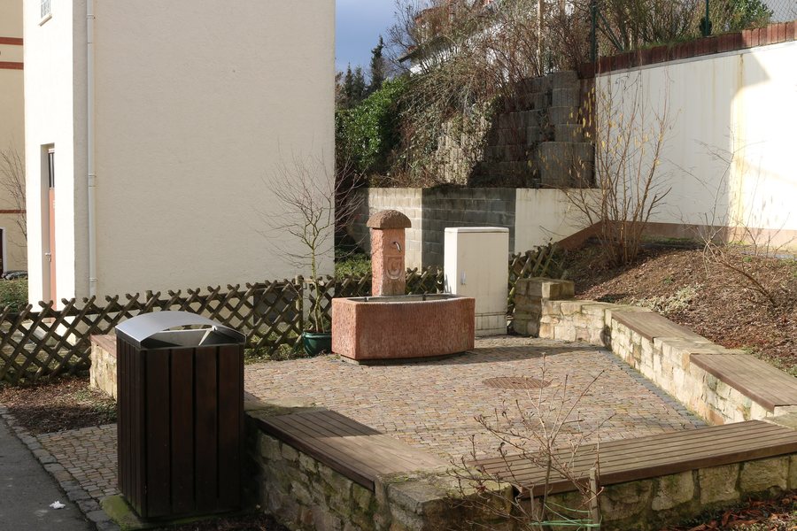 File:Wiesbaden-Igstadt - Dorfbrunnen.JPG