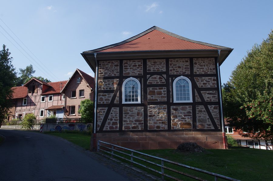 File:Kirche Anraff Edertal 2.jpg