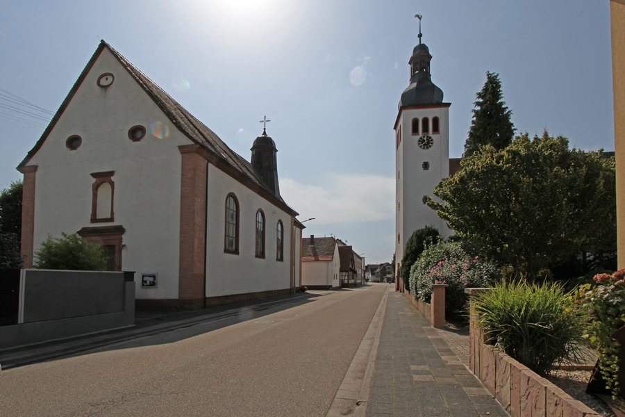 File:Neuburg-020-Kirchen-gje.jpg