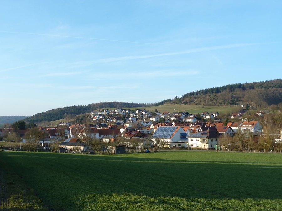 File:Altenlotheim, Ansicht aus Süden.JPG