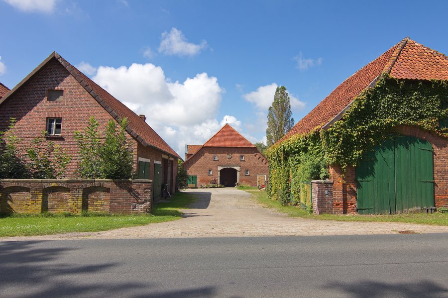 File:Dorfstraße 8 in Grindau (Schwarmstedt) IMG 4456.jpg