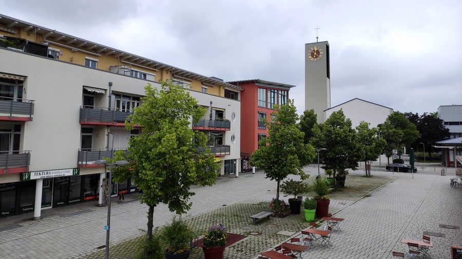 File:Marktplatz Neufahrn bei Freising.jpg