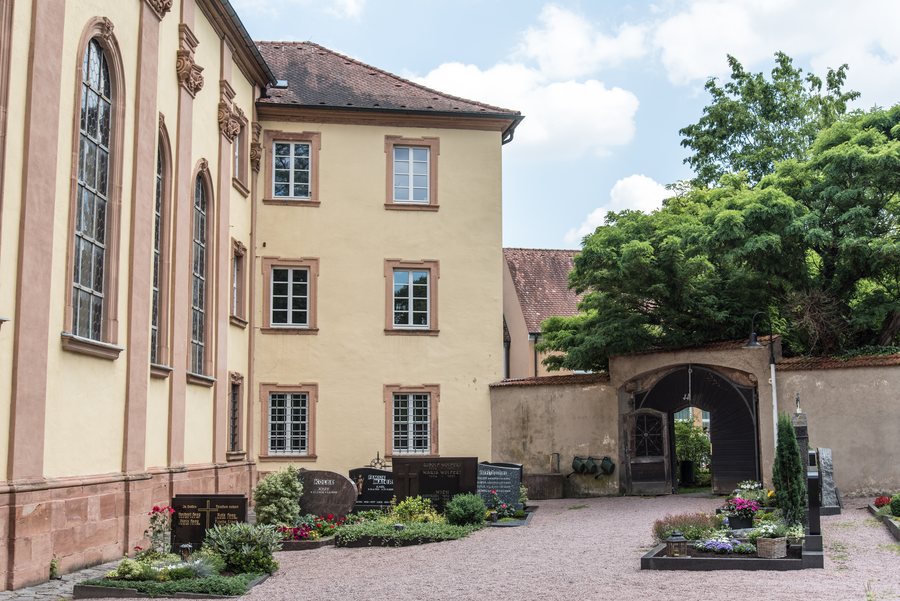File:Hösbach, Kloster Schmerlenbach, Klostergebäude-20160709-001.jpg