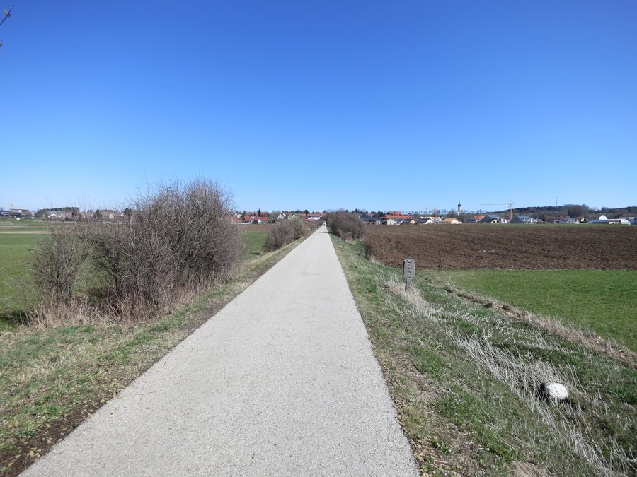 File:Radweg Sachsenrieder Bähnle bei Mauerstetten.JPG