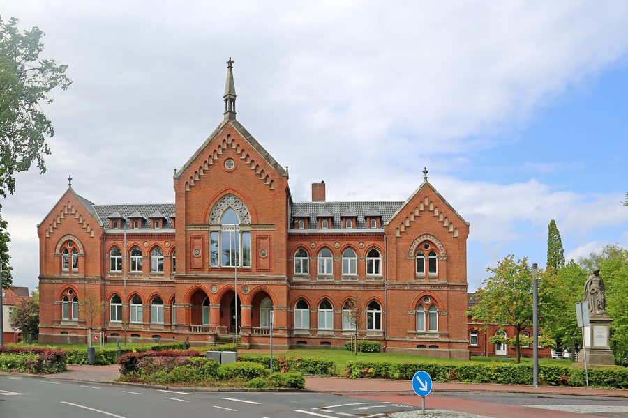 File:00 0112 Varel - Amtsgericht.jpg