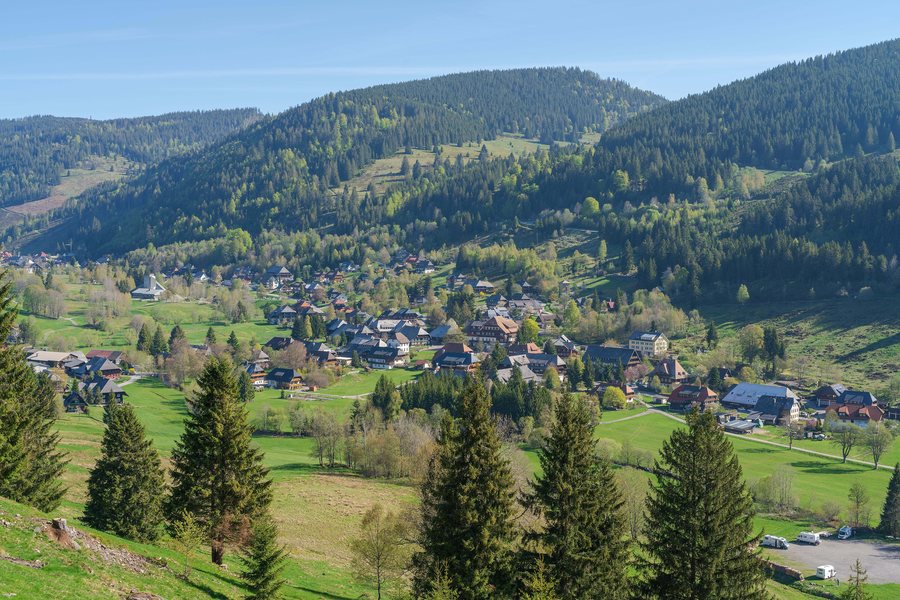 File:Sankt Blasien Menzenschwand Bilick auf Vorderdorf.jpg