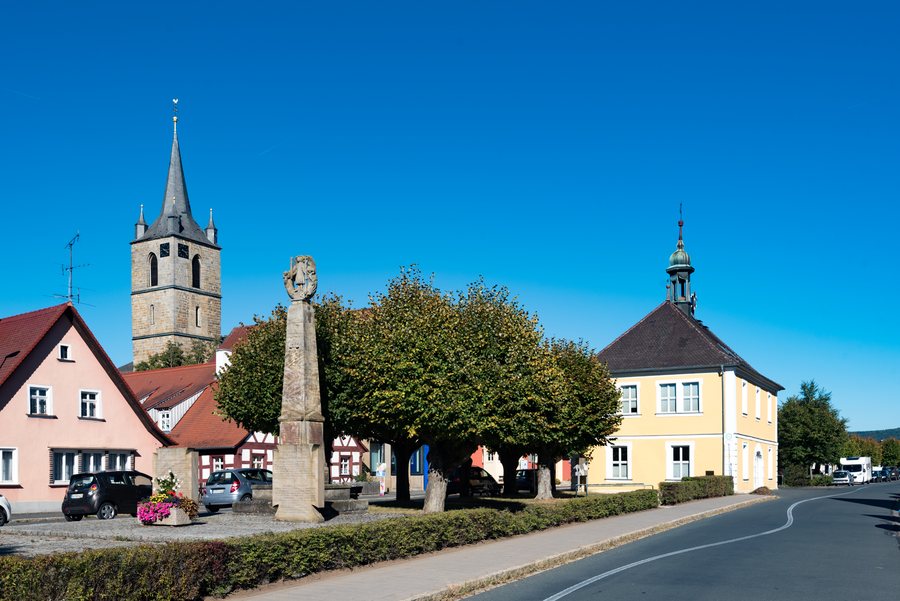 Hauptstraße, Hartmannstraße, Kirche und Rathaus Eggolsheim