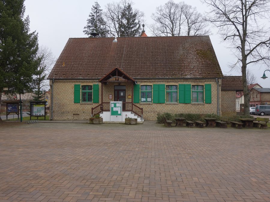 File:Bürgerhaus Ruhlsdorf (Marienwerder) 2022 WNW.jpg