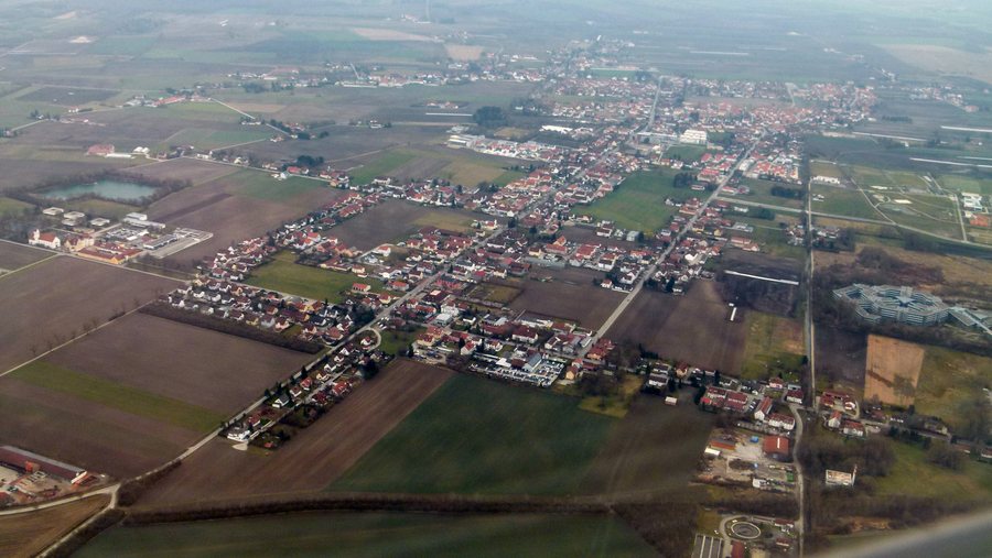 File:Hallbergmoos.JPG