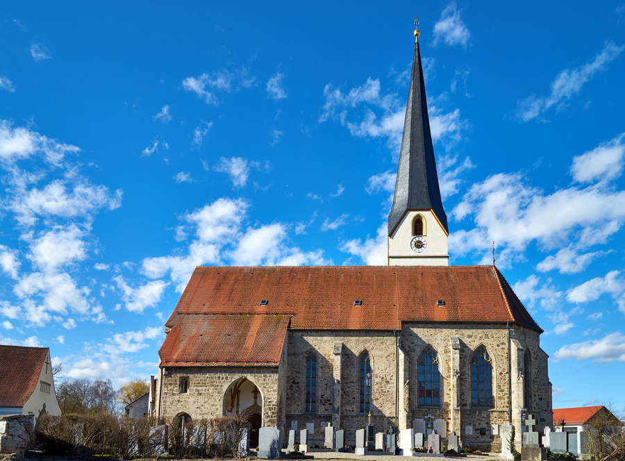 File:Pfarrkirche Mariä Himmelfahrt Mittich, Ansicht von Süden.png