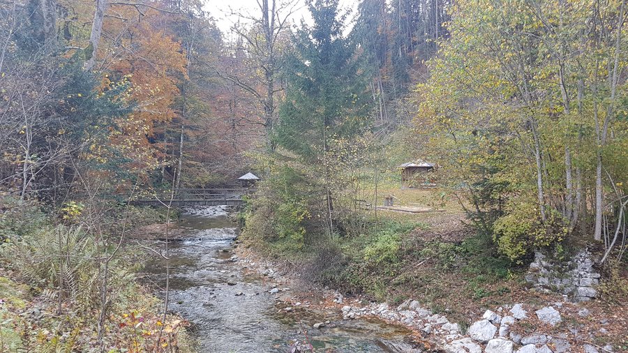 File:Oberaudorf-Bad Trissl-Auerbach-02ASD.jpg