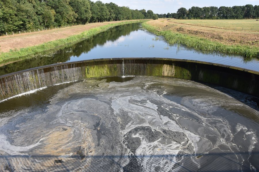 File:Wehr Hohe-Haar-Brücke in Bramsche Hesepe während der Hitzewelle 2018 4.jpg
