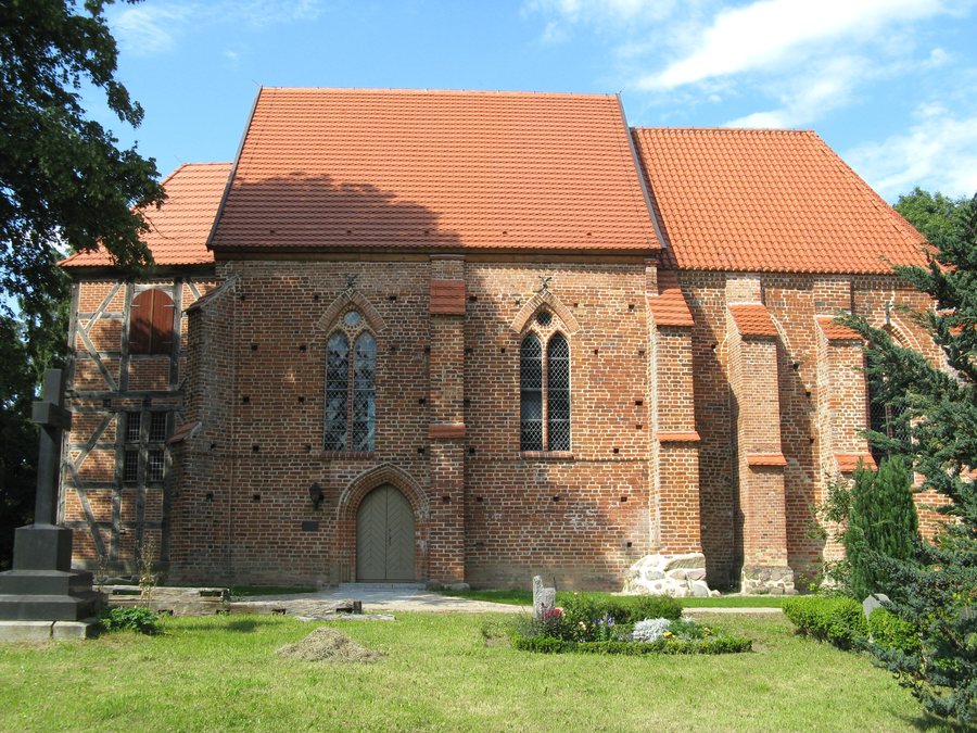 File:Bibow Kirche 2008-08-17 001.jpg