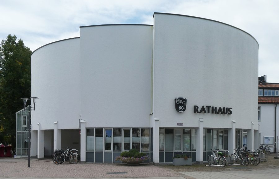 File:Unterhaching, Rathaus v N, 2.jpeg