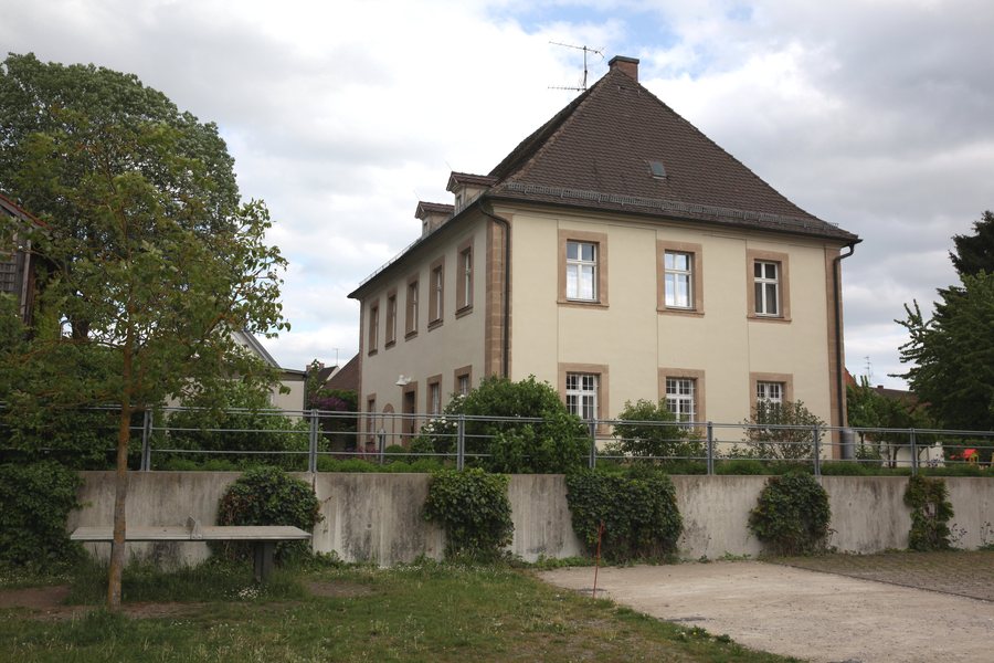 File:Breitengüßbach-Pfarrhof-01.jpg