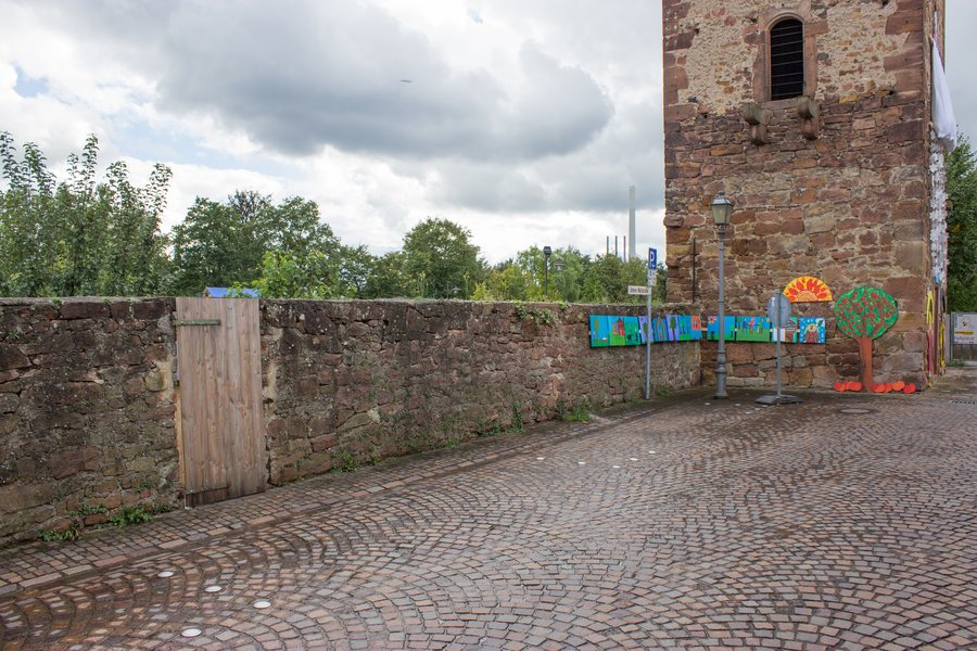 File:Obernburg am Main Stadtmauer und Almosenturm.jpg