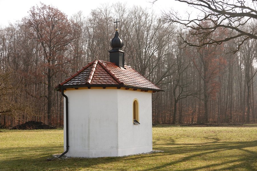 File:Franziskuskapelle Forstinning 1.jpg