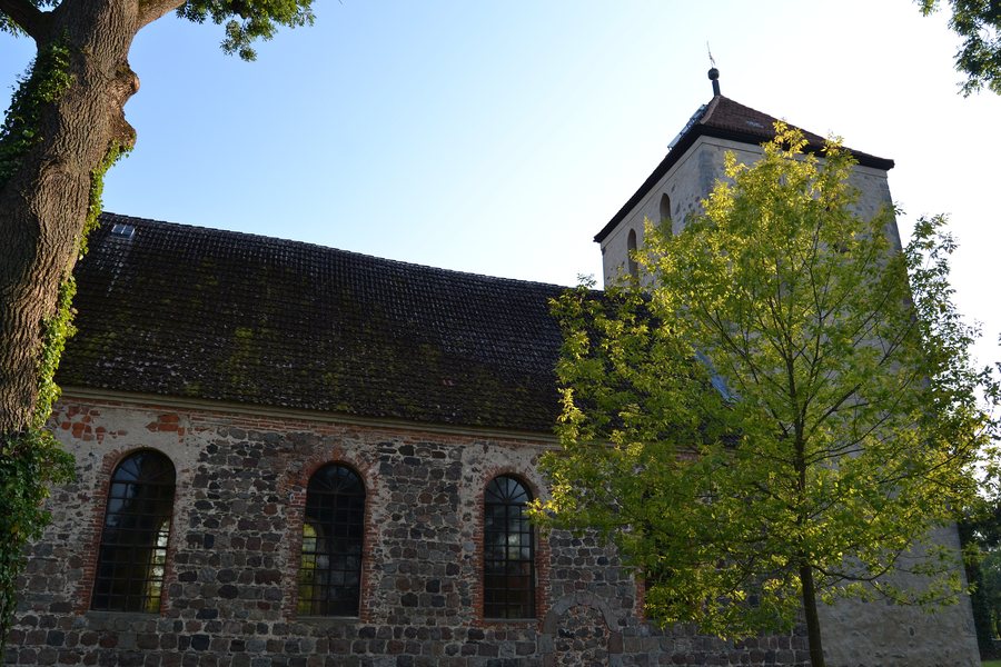 File:Rehfelde - Werder - Kirche - 04.JPG