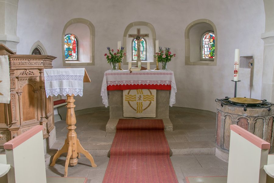 File:Schweinsbühl St.Georgskirche Chor.jpg