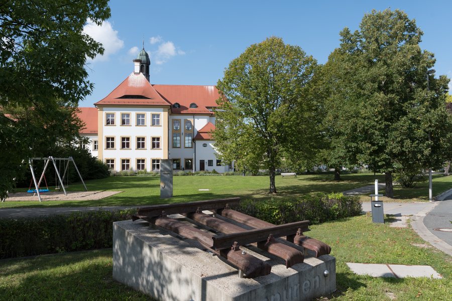 File:Gremsdorf amtsschloss-3.jpg