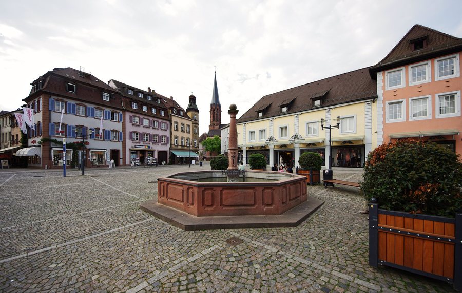 Marktplatz Emmendingen mit Brunnen