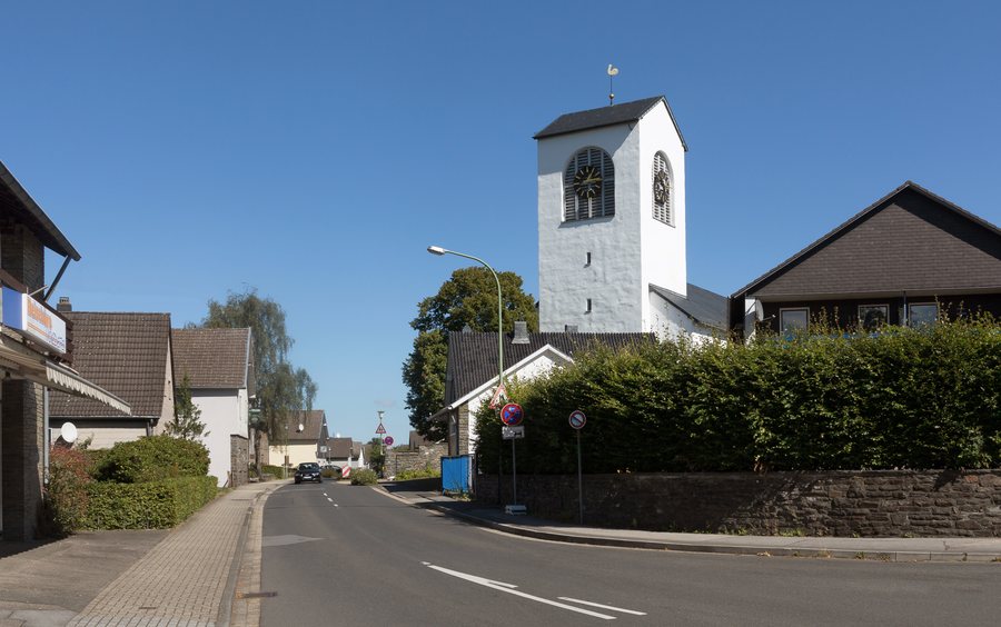 File:Simmerath, die Pfarrkirche Dm26 foto3 2016-09-09 13.05.jpg