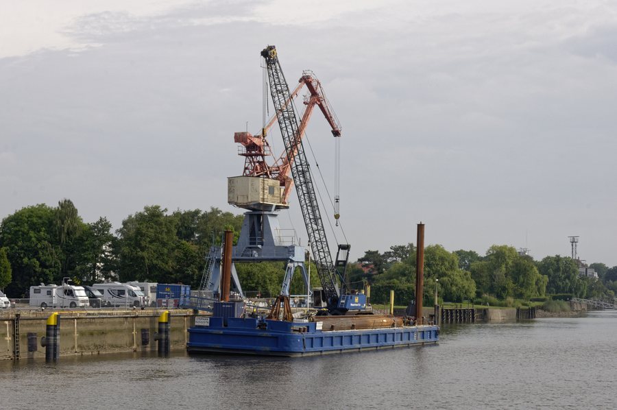 File:Elsfleth 2022 - Krupp Ardelt Hafenkran - by-RaBoe 015.jpg