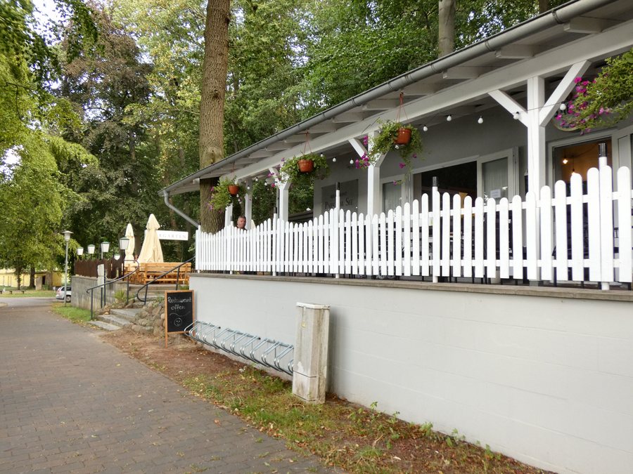 File:Penkun RestaurantParkamSee.JPG