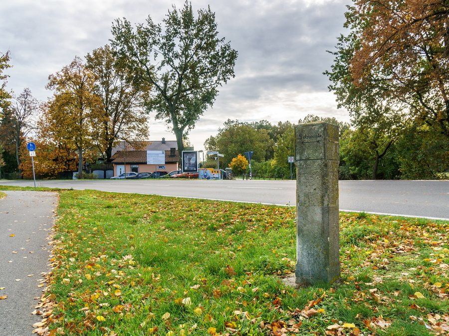 File:Amalienfelde Berliner Chaussee Wegestein-02.jpg