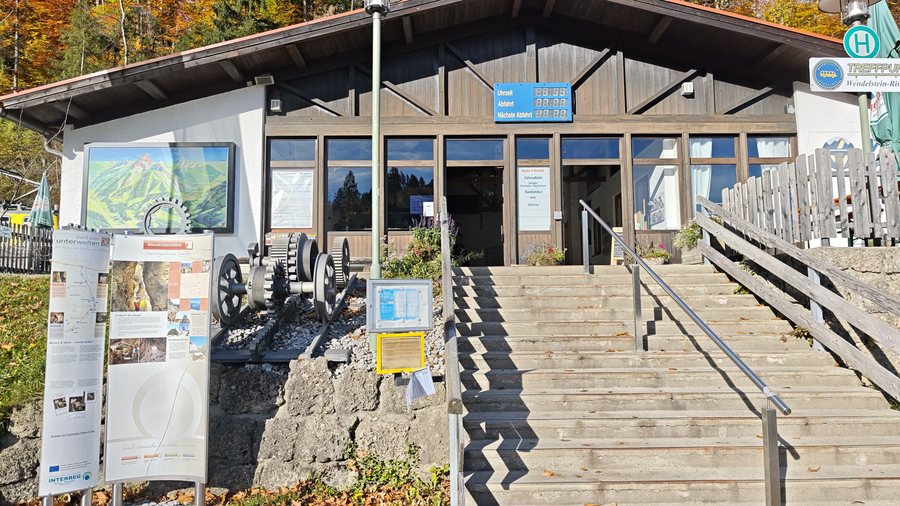 File:Talstation Wendelsteinbahn (Brannenburg) 01.jpg