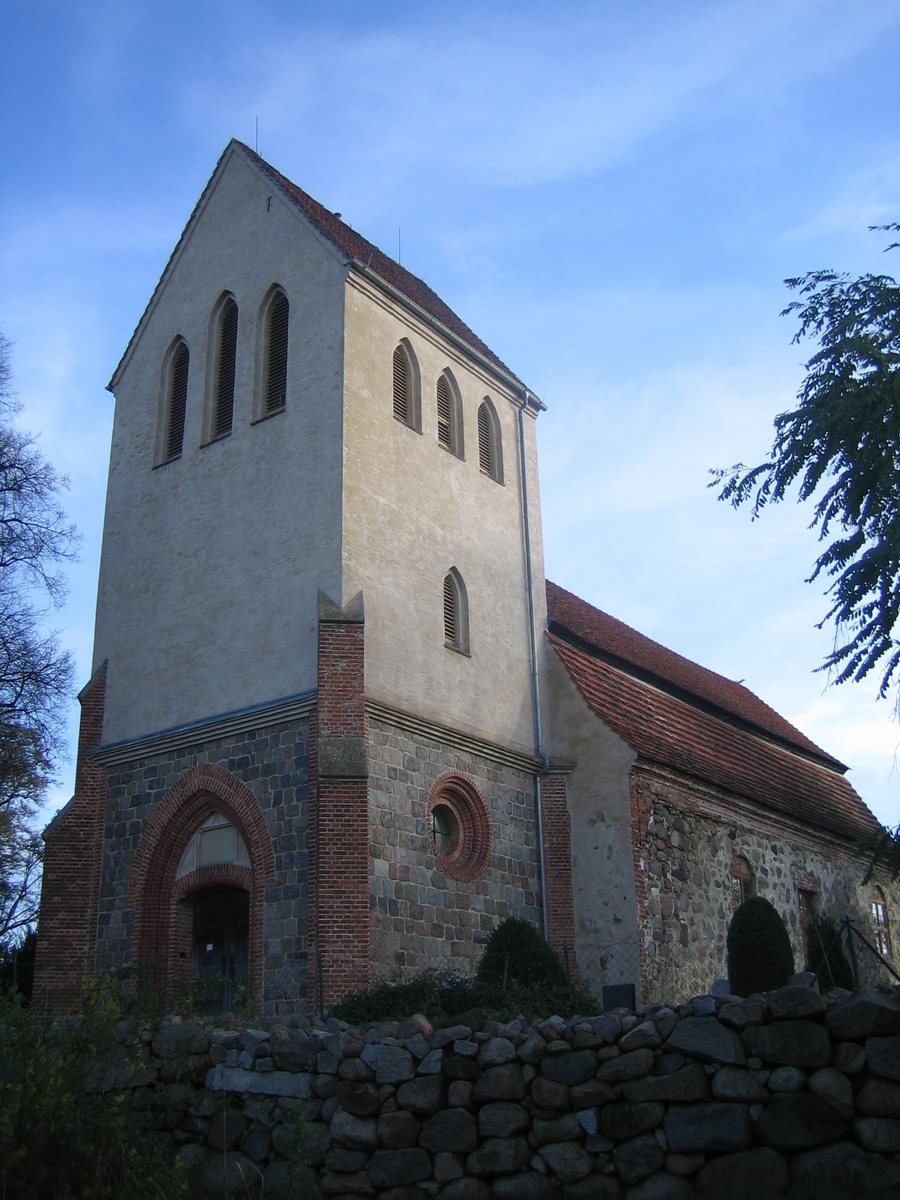 File:Trollenhagen-Kirche-01.jpg