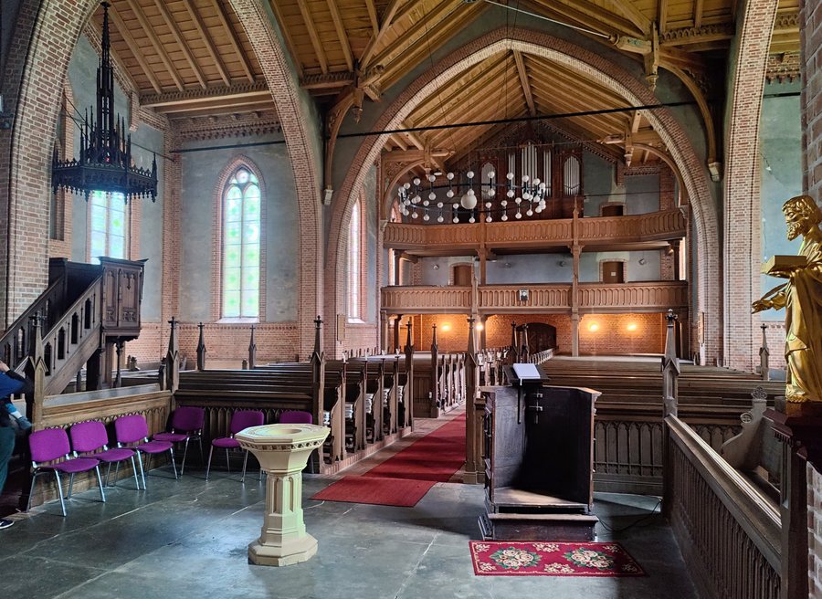 File:Leussow, Kirche (06).jpg
