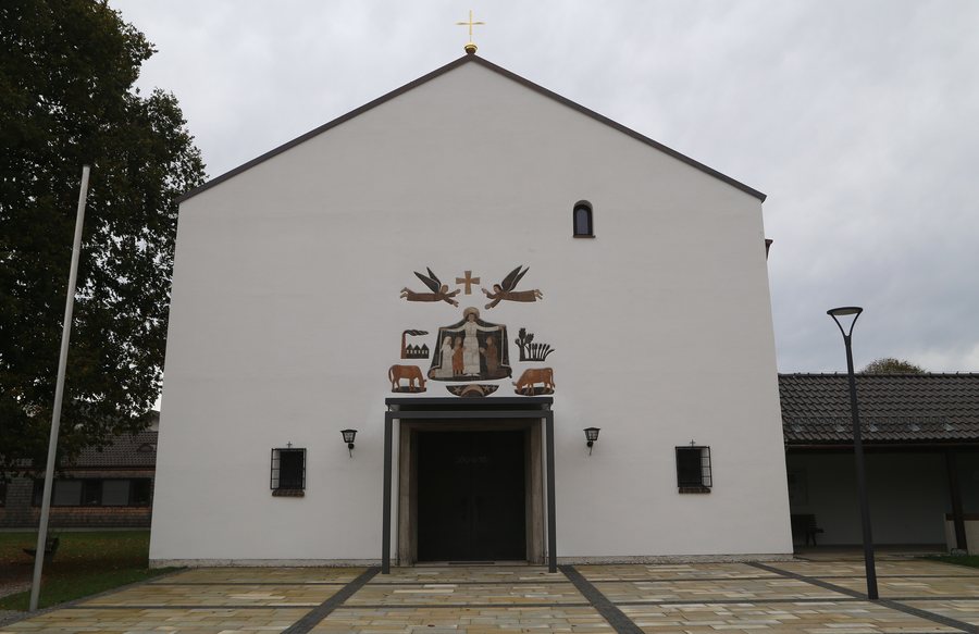 File:St. Korbinian Heufeld Bruckmuehl-2.jpg