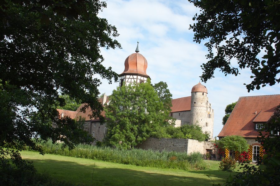 File:Sommersdorf (Burgoberbach) Schloss 1.JPG