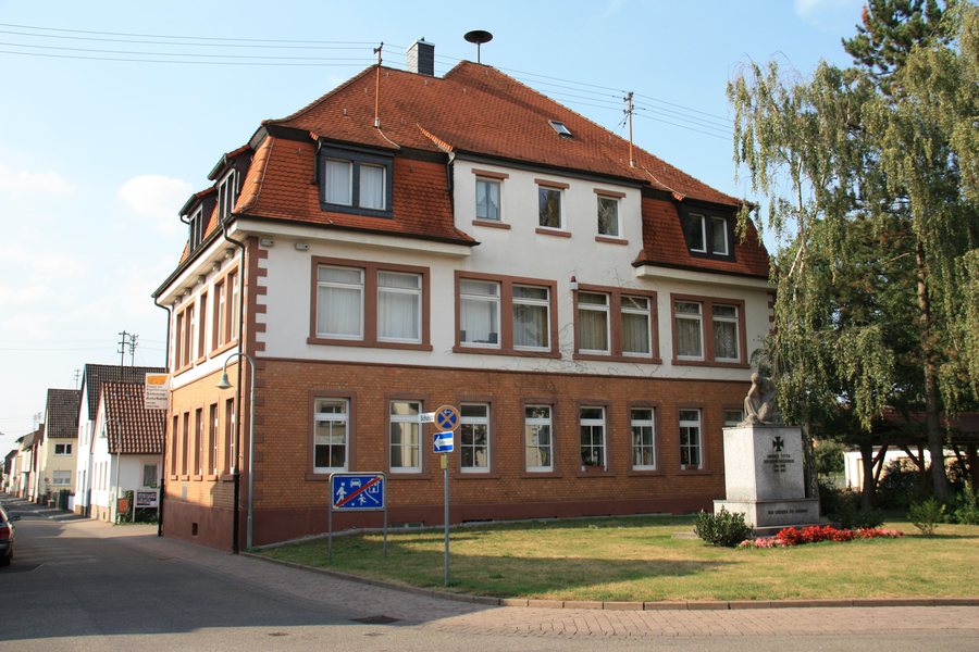 File:Karlstein Altes Rathaus Dettingen.JPG