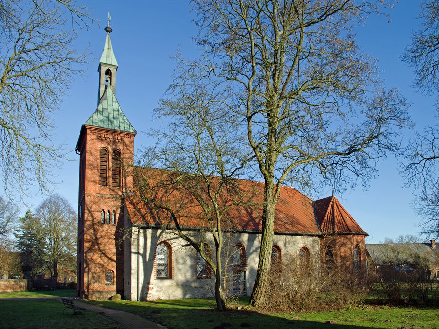 File:Church of Prezelle2.jpg