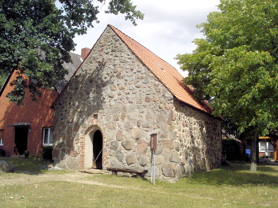 File:Luebbow Kapelle.jpg