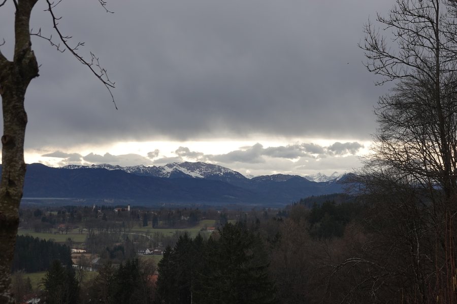 File:Bergblick Eurasburg 01.jpg